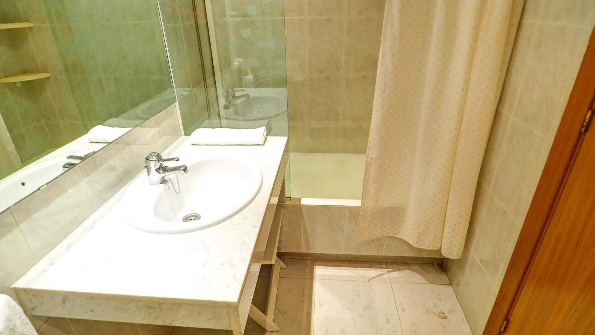 Lucy Apartment By Hello Homes Sitges 0*,  Spagna